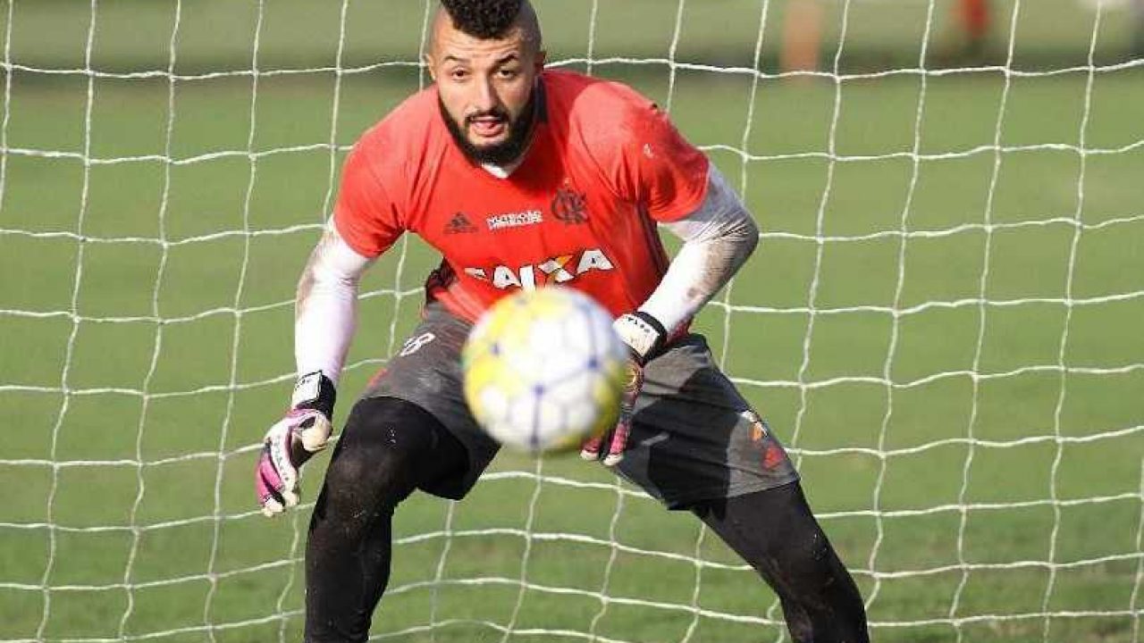 Prêmio Goal Brasil: Alex Muralha é eleito o melhor goleiro do