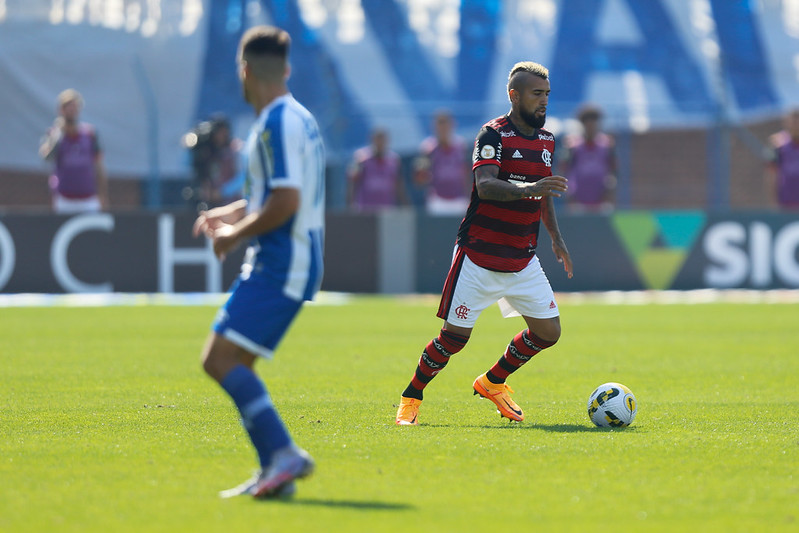 Isla revela que Vidal pretende jogar no Flamengo em 2 anos - CenárioMT