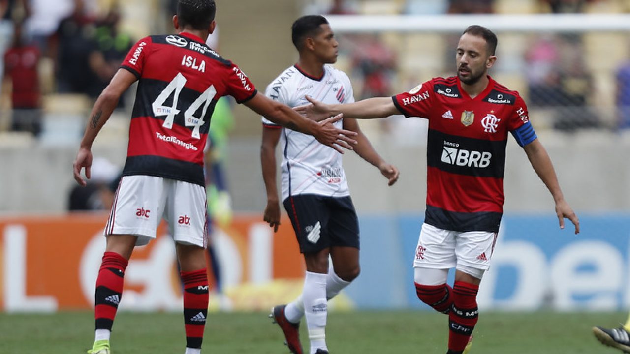 Isla compara Everton Ribeiro a craque da seleção chilena e comemora  parceria: “Jogar com ele é