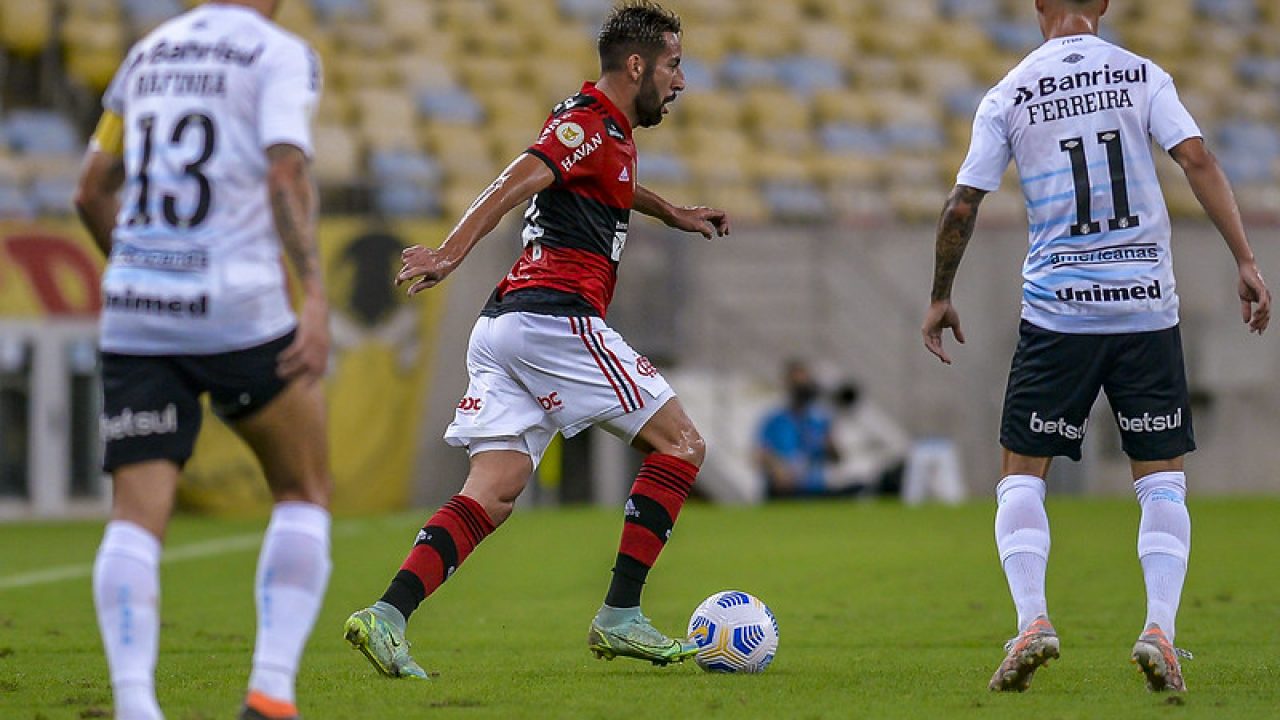 Depois de Isla, Flamengo pensa em mais um lateral