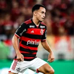 Vídeo: Matheus Gonçalves faz graça durante treino do Flamengo e leva bronca de Gerson