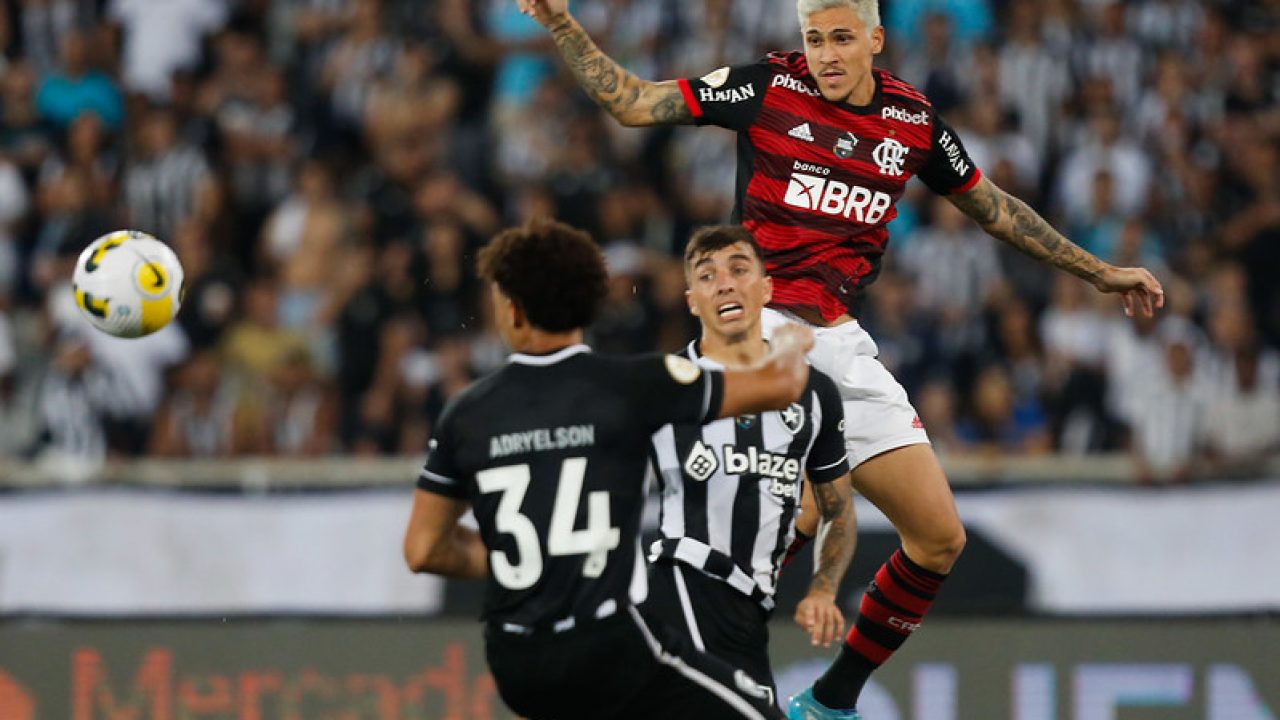 Em jogo movimentado, Flamengo vence o Botafogo por 2 a 1 pelo Brasileirão