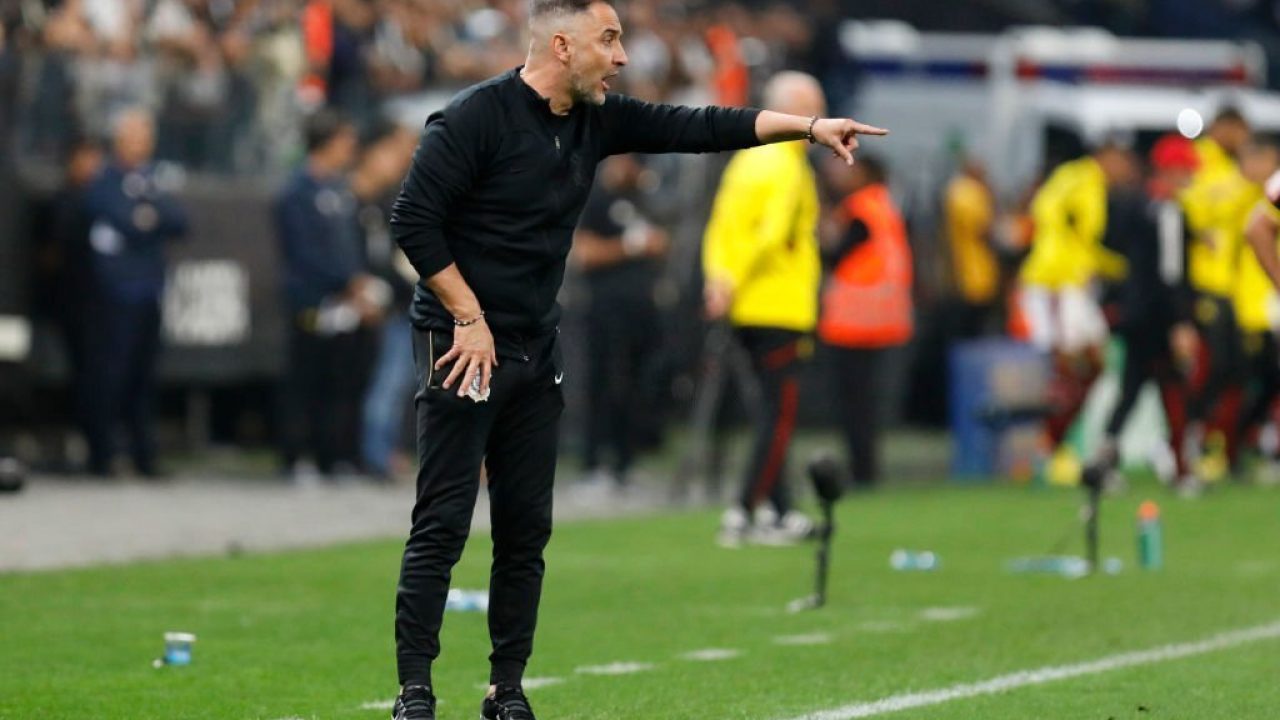 Vítor Pereira projeta sequência de jogos do Corinthians na